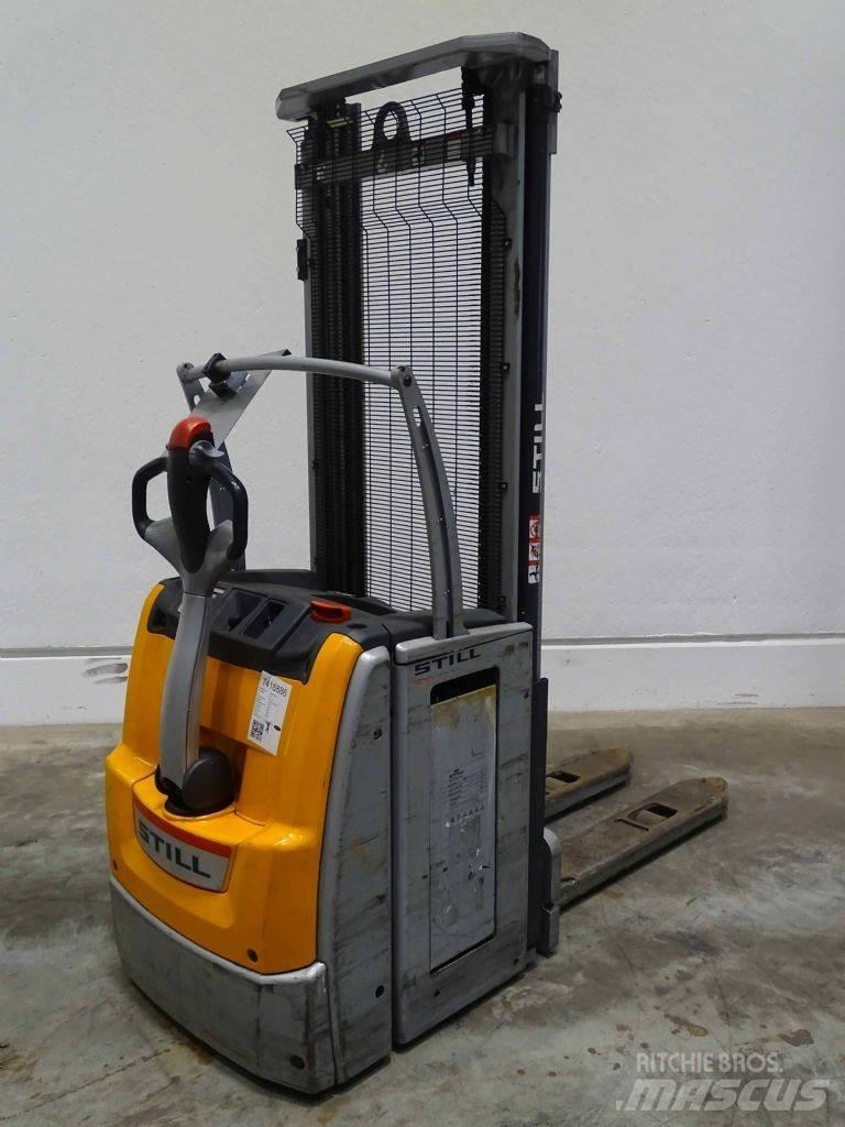 Still EXV14 Pedestrian stacker
