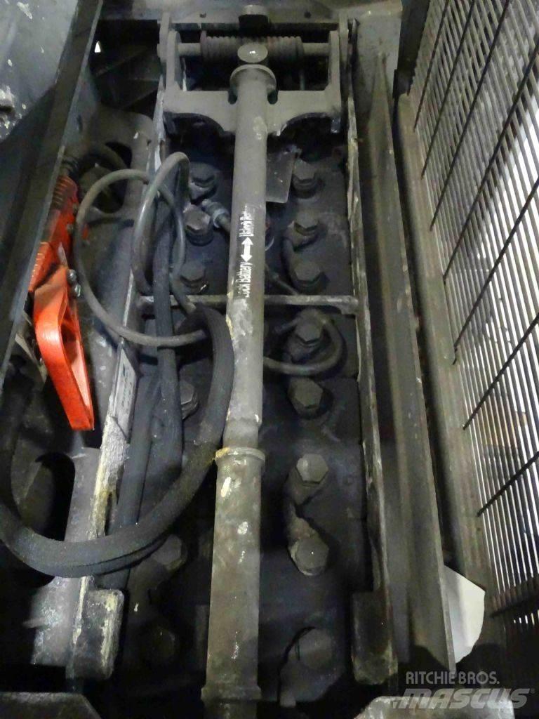 Still EXV14 Pedestrian stacker