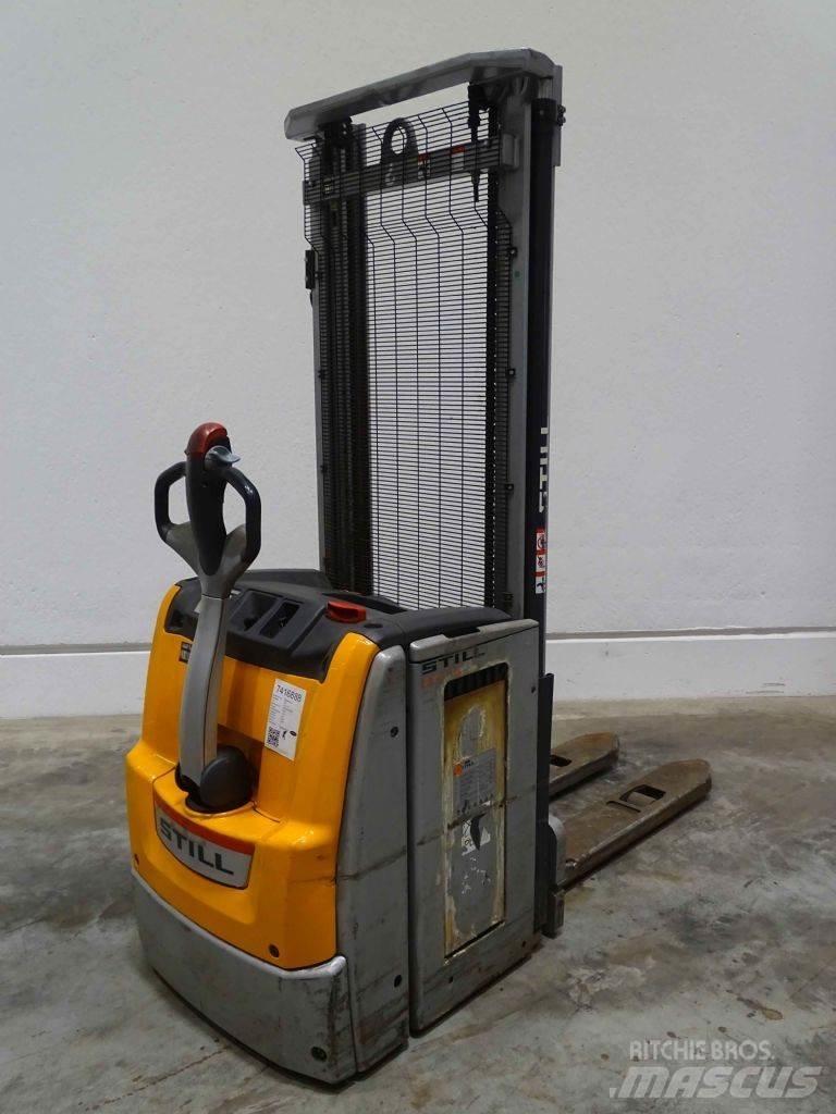 Still EXV14 Pedestrian stacker