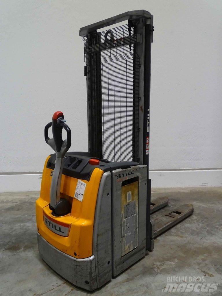 Still EXV14 Pedestrian stacker