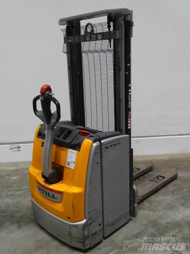 Still EXV14 Pedestrian stacker