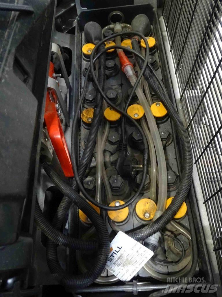 Still EXV14 Pedestrian stacker