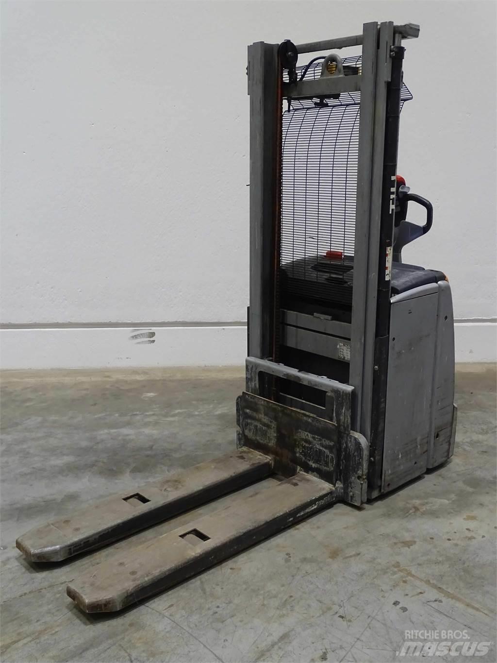 Still EXV14 Pedestrian stacker