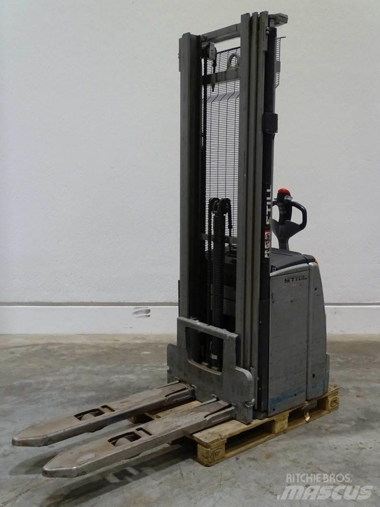 Still EXV14 Pedestrian stacker