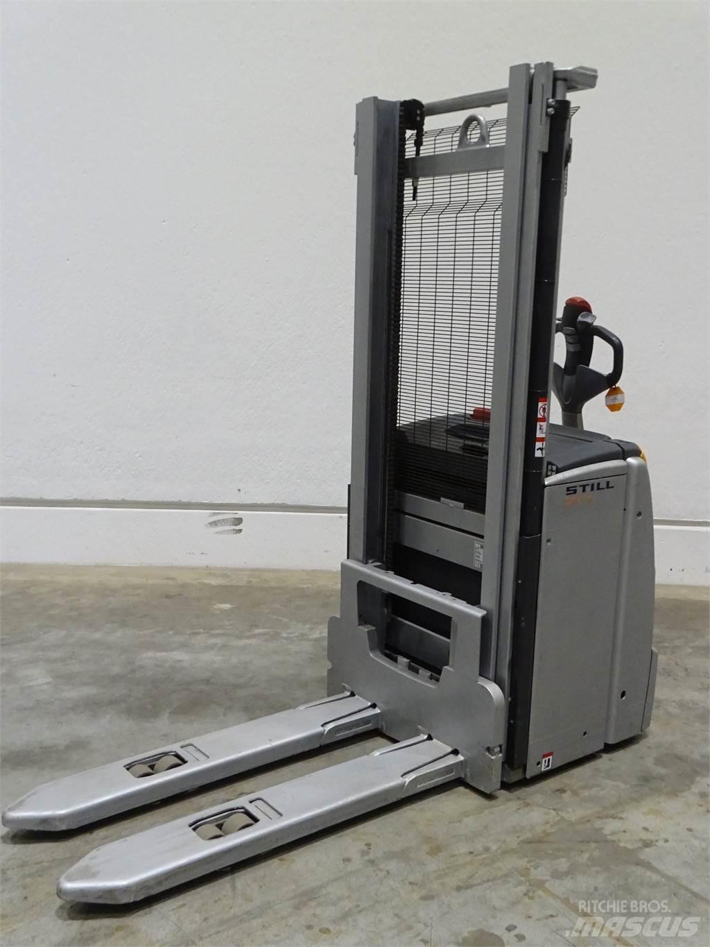 Still EXV14 Pedestrian stacker