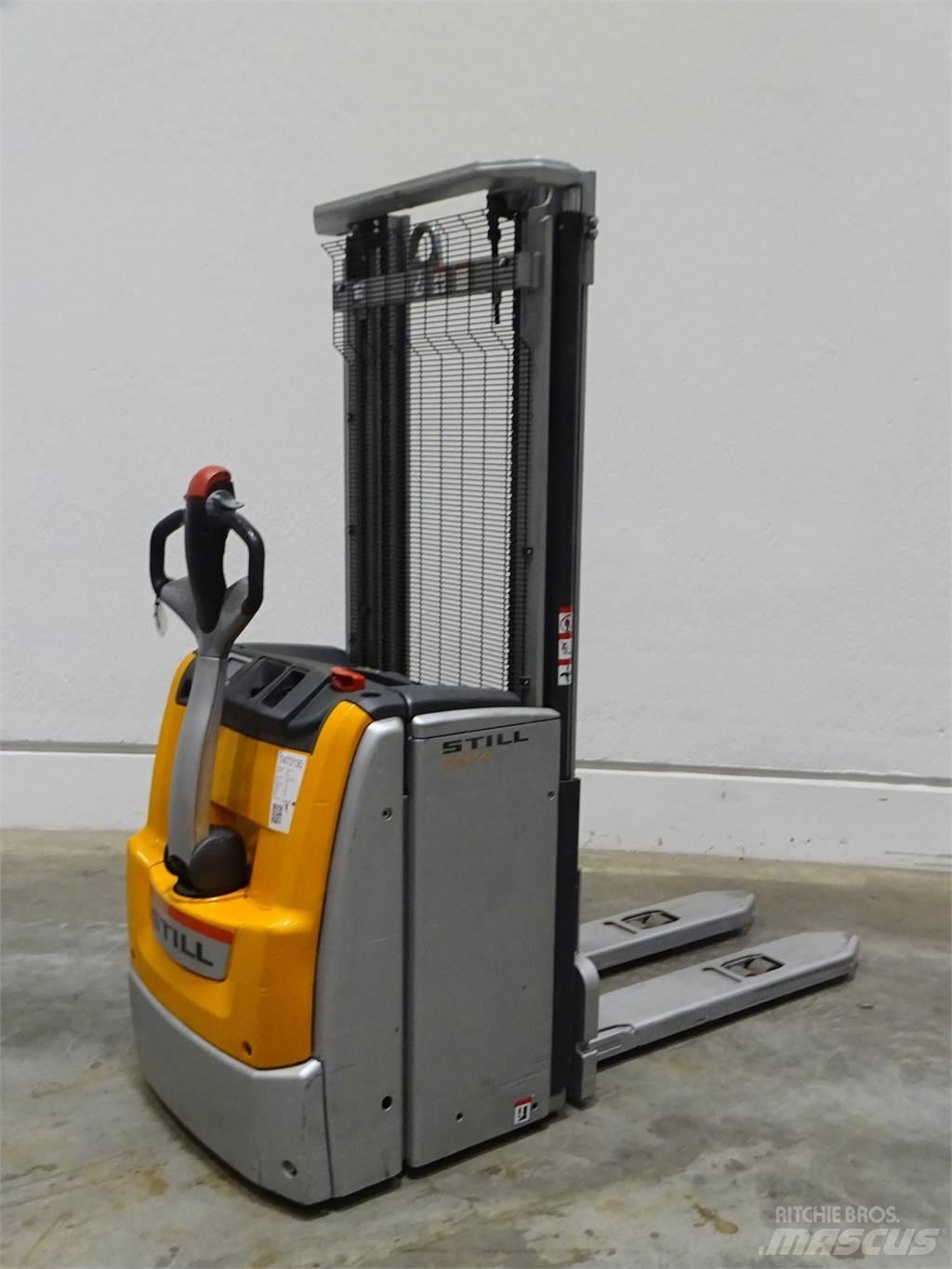 Still EXV14 Pedestrian stacker