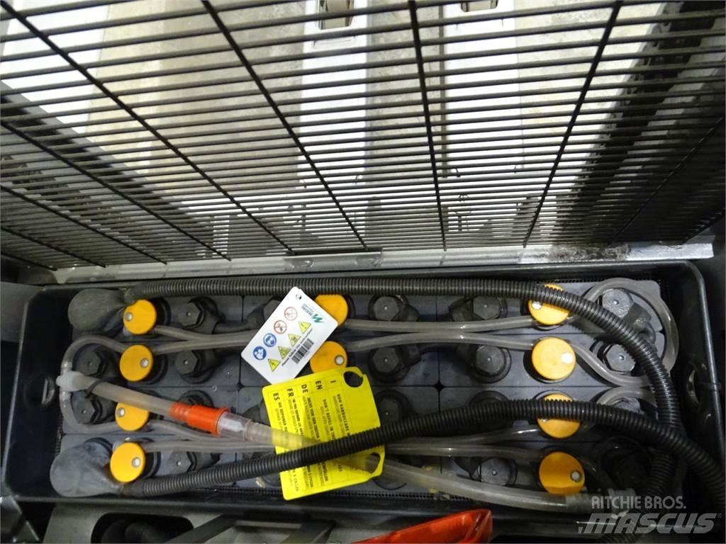 Still EXV14 Pedestrian stacker
