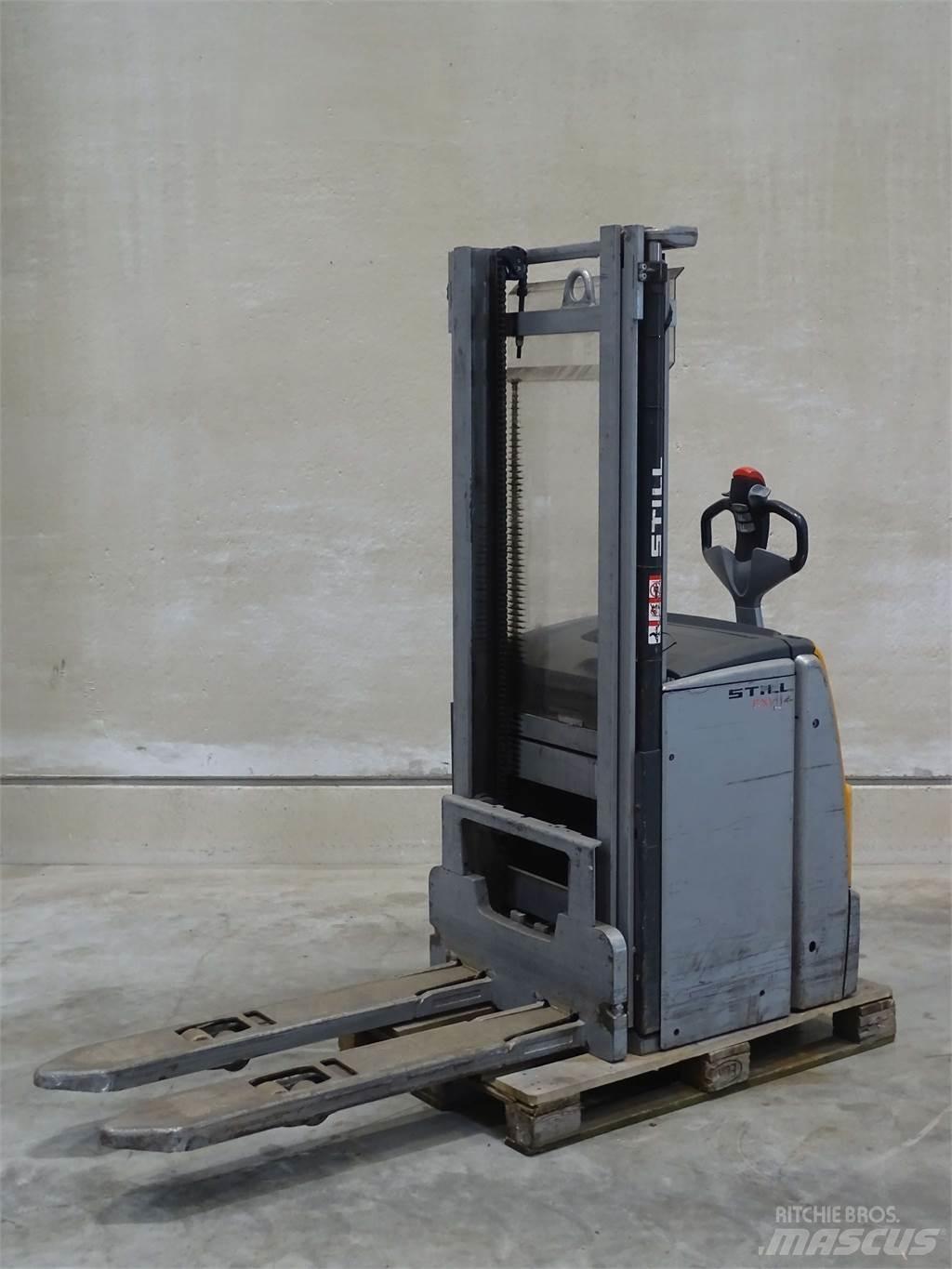 Still EXV14 Pedestrian stacker