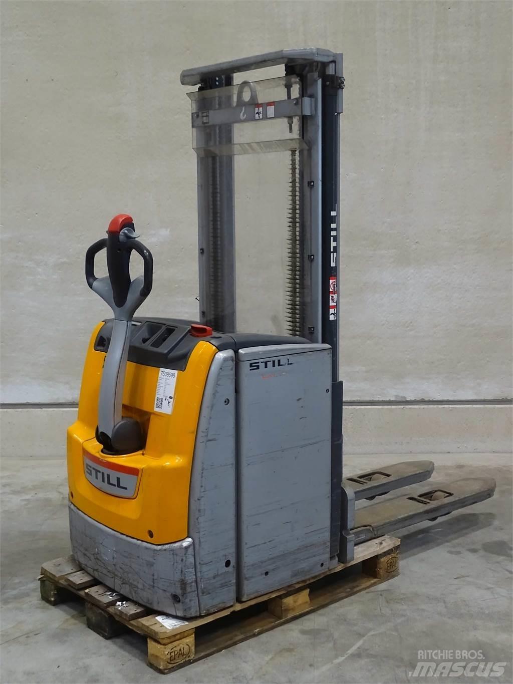 Still EXV14 Pedestrian stacker
