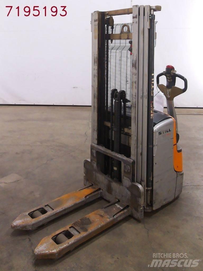 Still EXV14C Pedestrian stacker