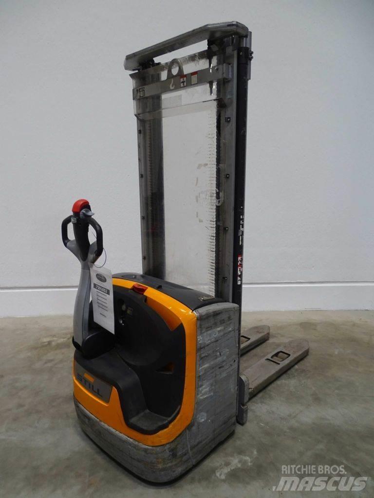 Still EXV14C Pedestrian stacker