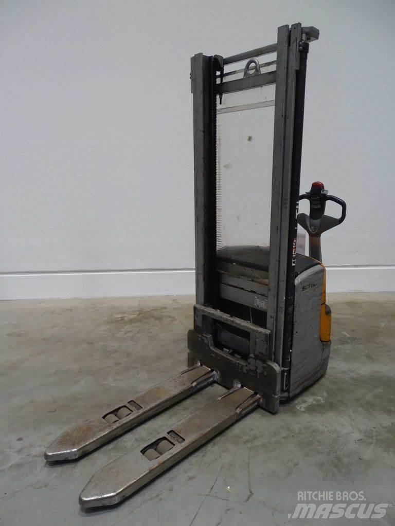 Still EXV14C Pedestrian stacker