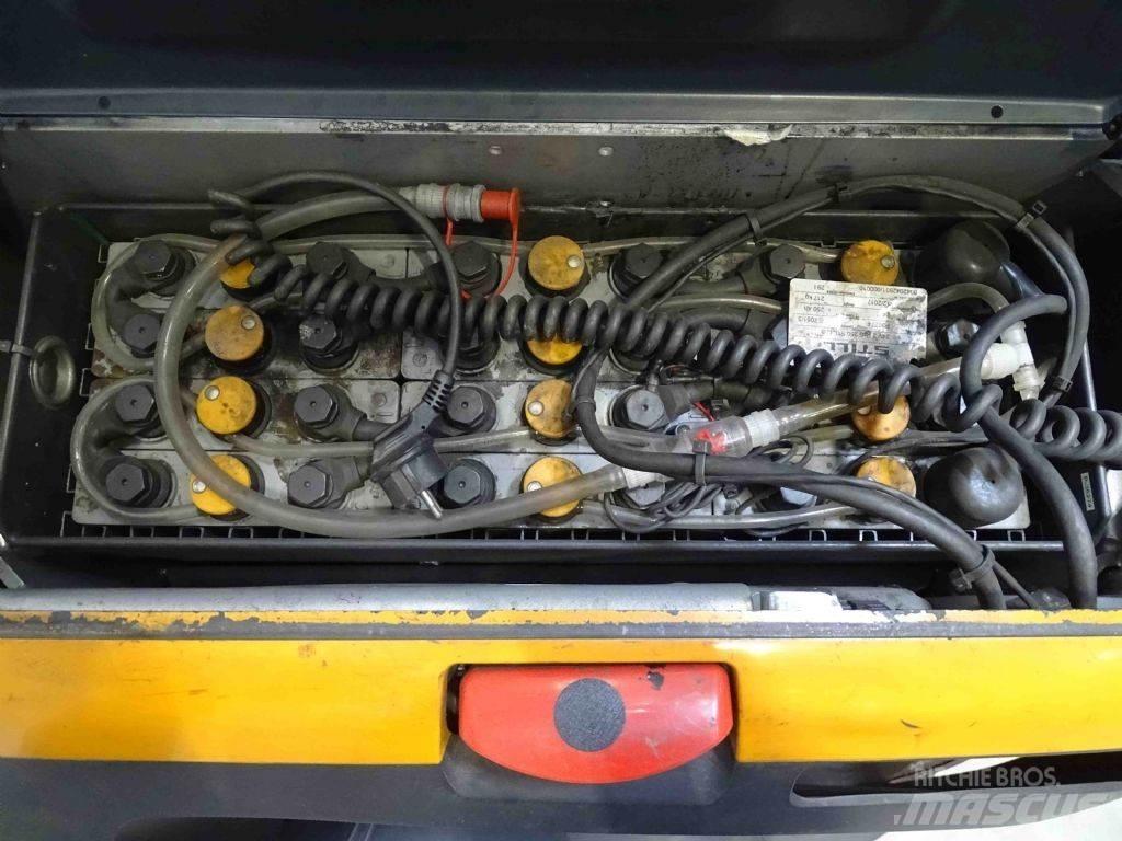 Still EXV14C Pedestrian stacker