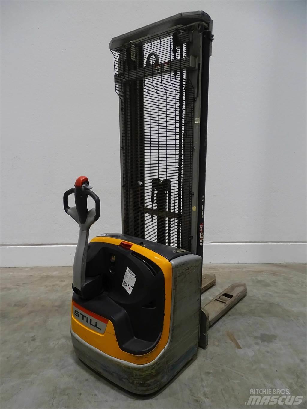 Still EXV14C Pedestrian stacker