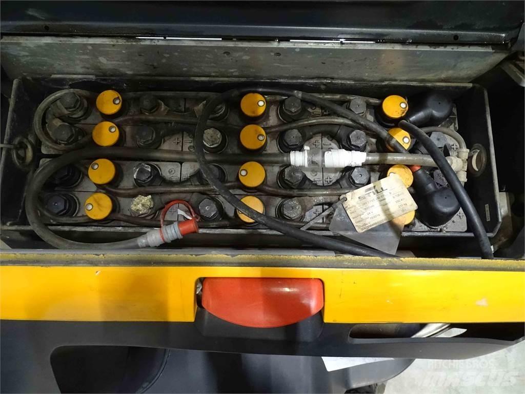 Still EXV14C Pedestrian stacker