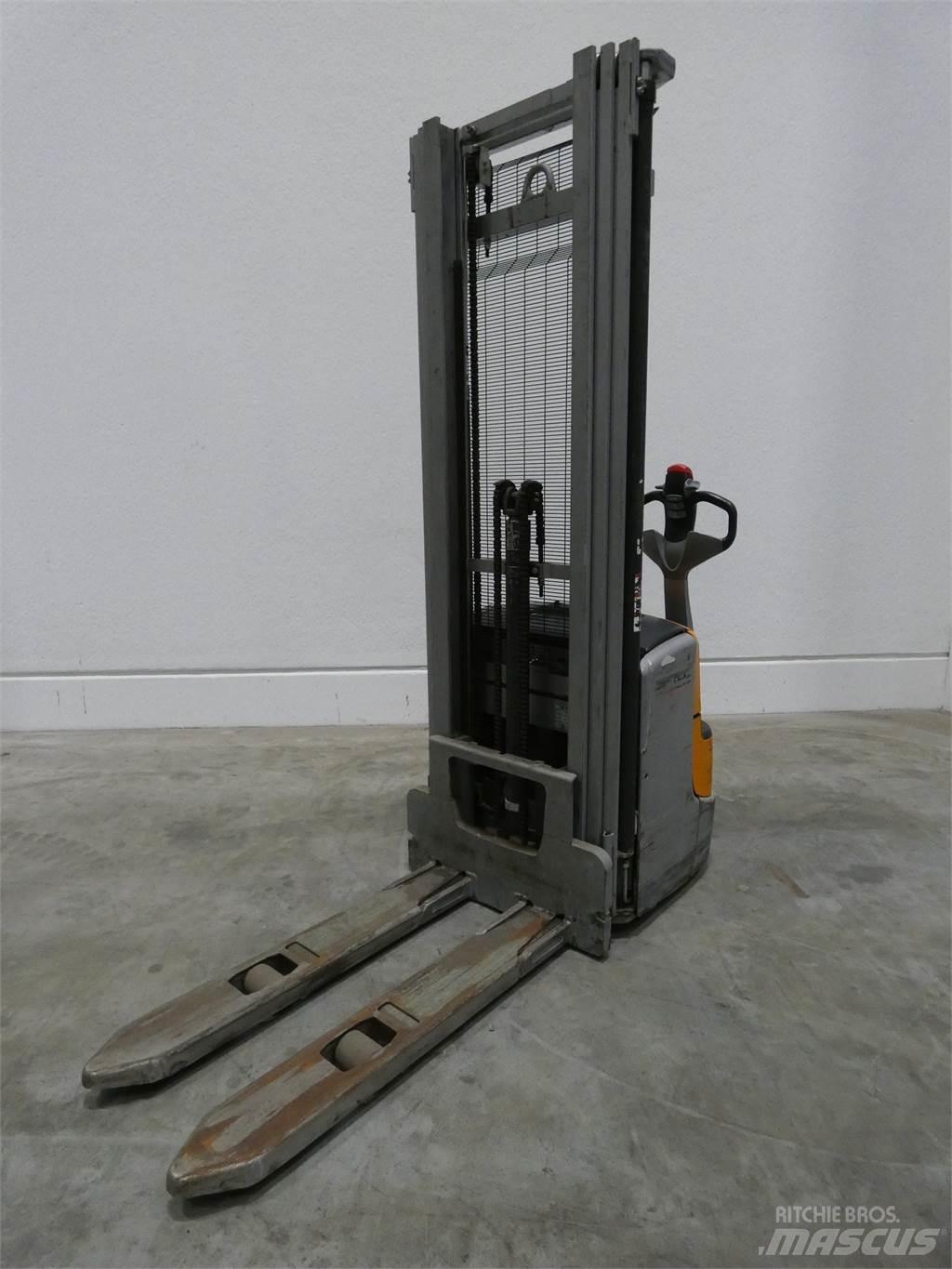 Still EXV14C Pedestrian stacker