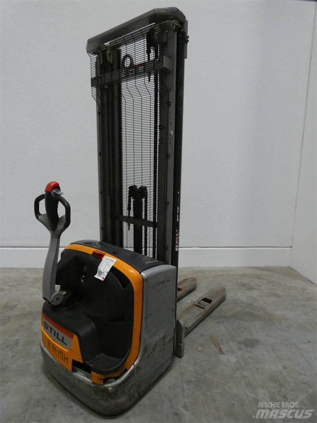 Still EXV14C Pedestrian stacker