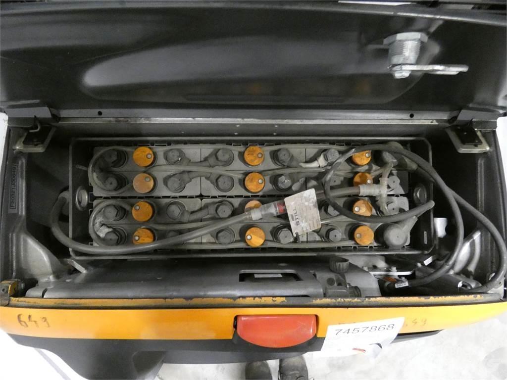 Still EXV14C Pedestrian stacker