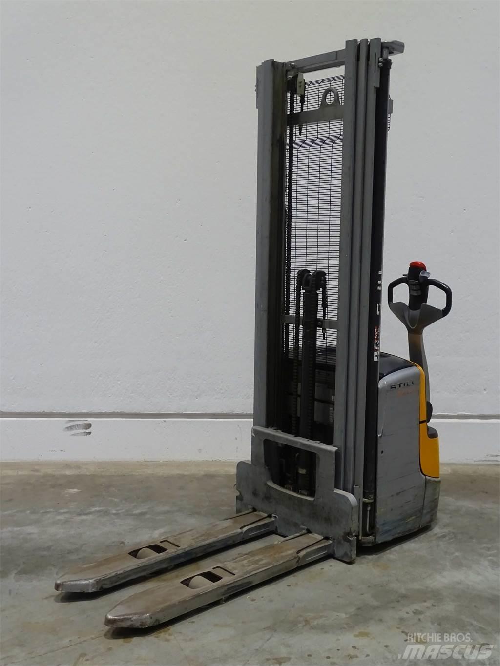 Still EXV14C Pedestrian stacker
