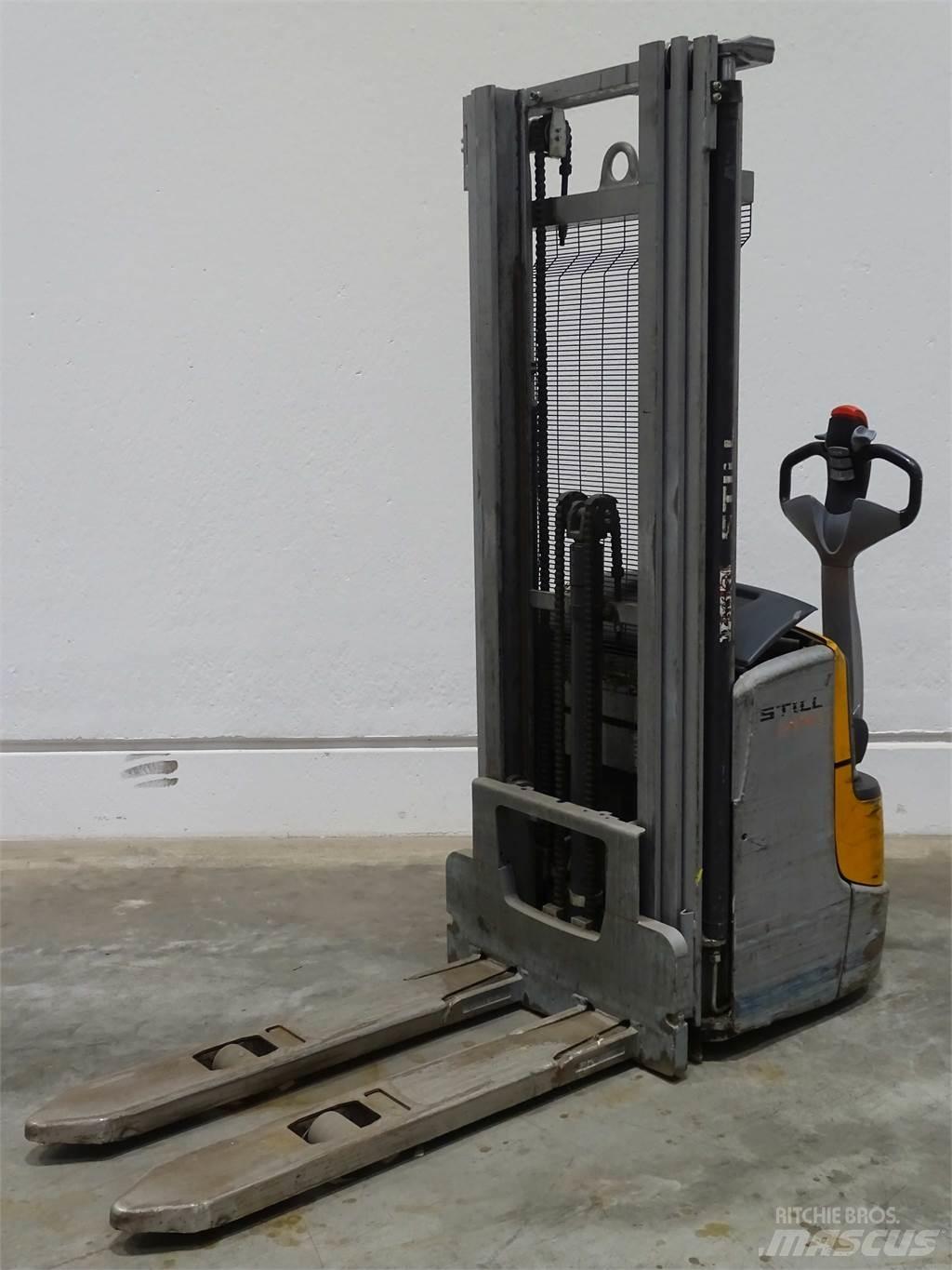 Still EXV14C Pedestrian stacker