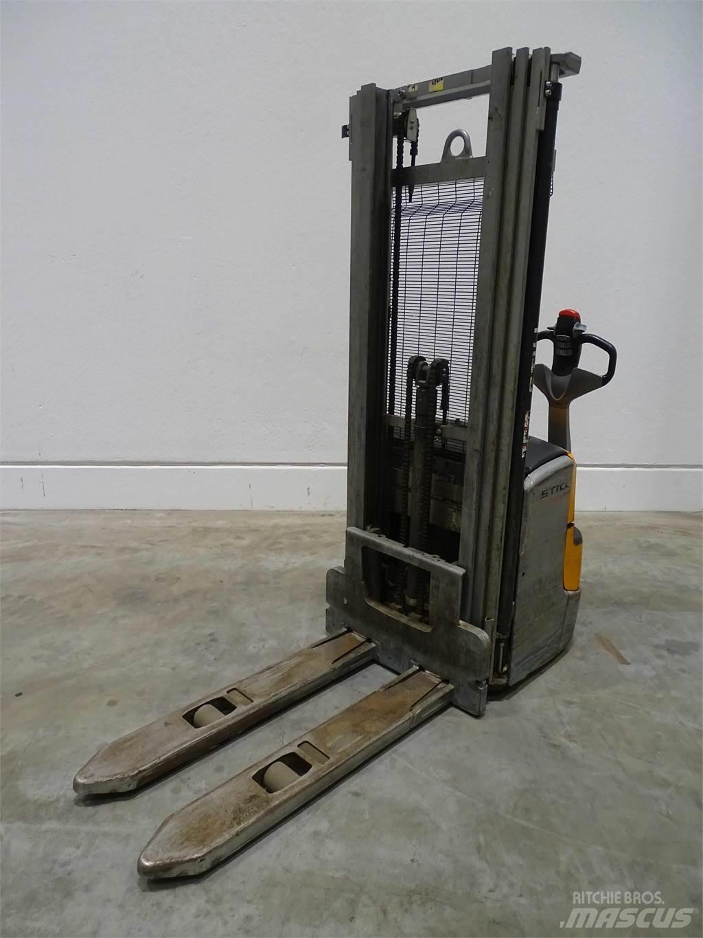 Still EXV14C Pedestrian stacker
