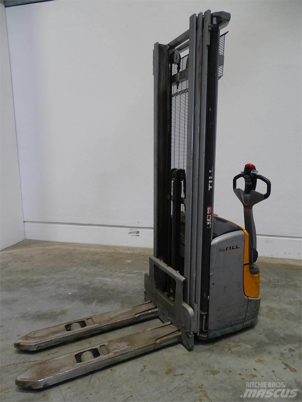 Still EXV14C Pedestrian stacker