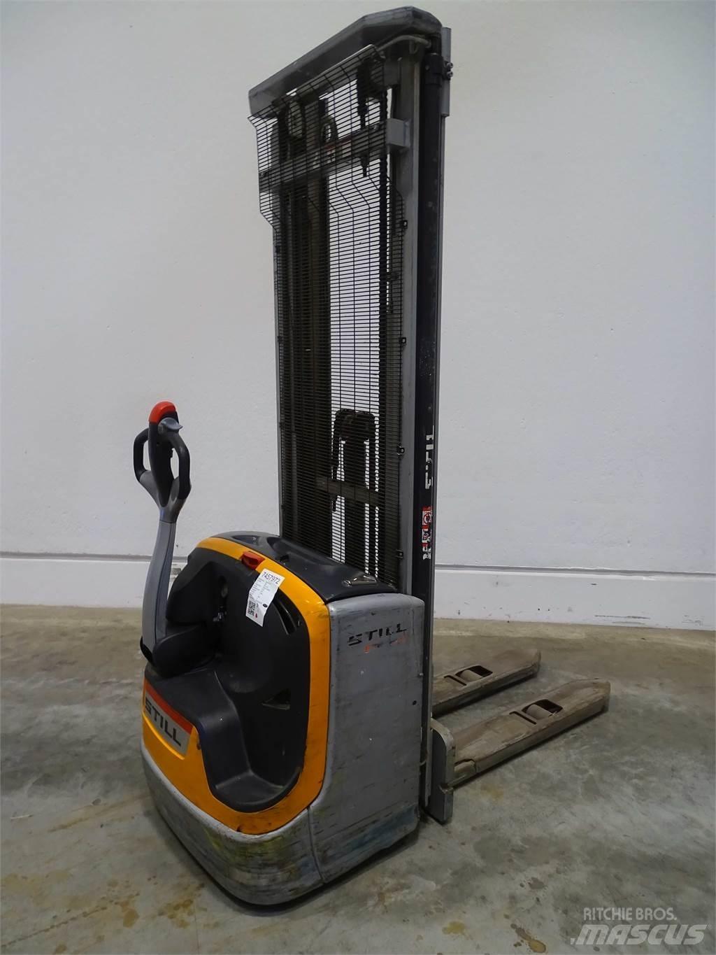 Still EXV14C Pedestrian stacker