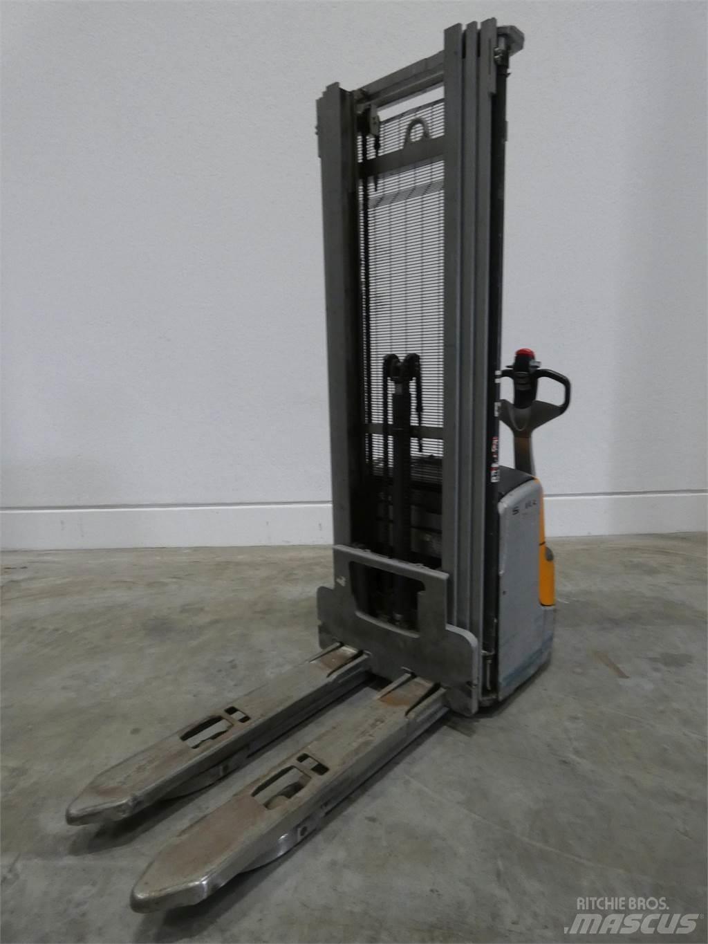 Still EXV14C Pedestrian stacker