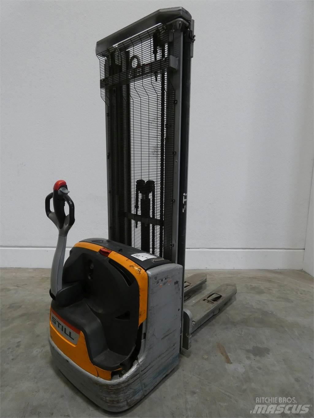 Still EXV14C Pedestrian stacker