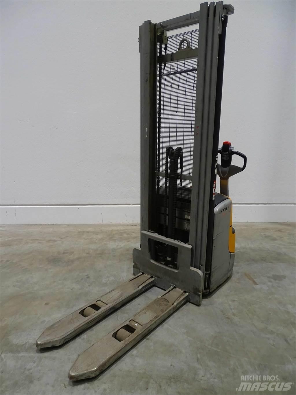 Still EXV14C Pedestrian stacker