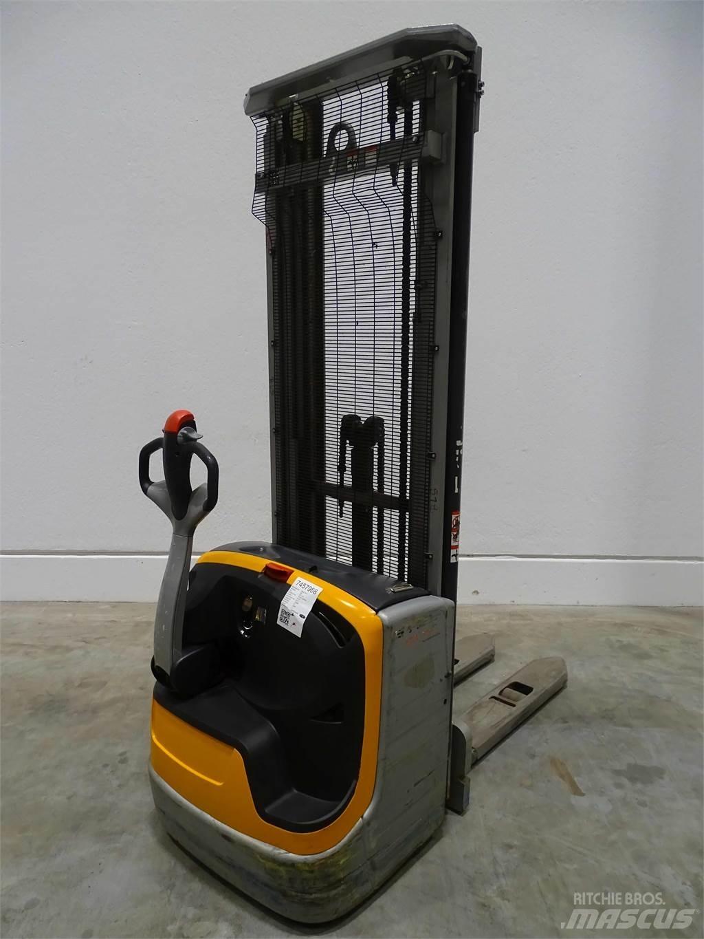 Still EXV14C Pedestrian stacker