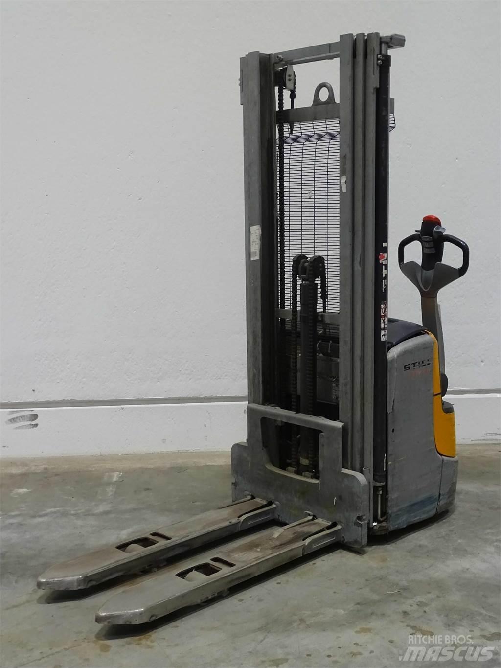 Still EXV14C Pedestrian stacker