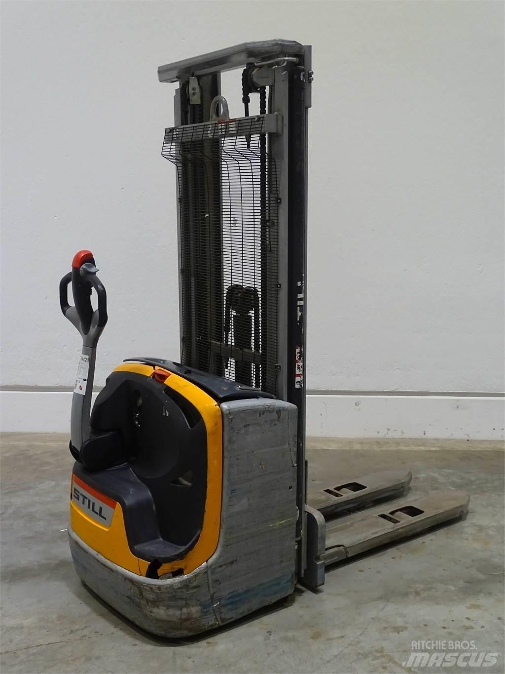 Still EXV14C Pedestrian stacker