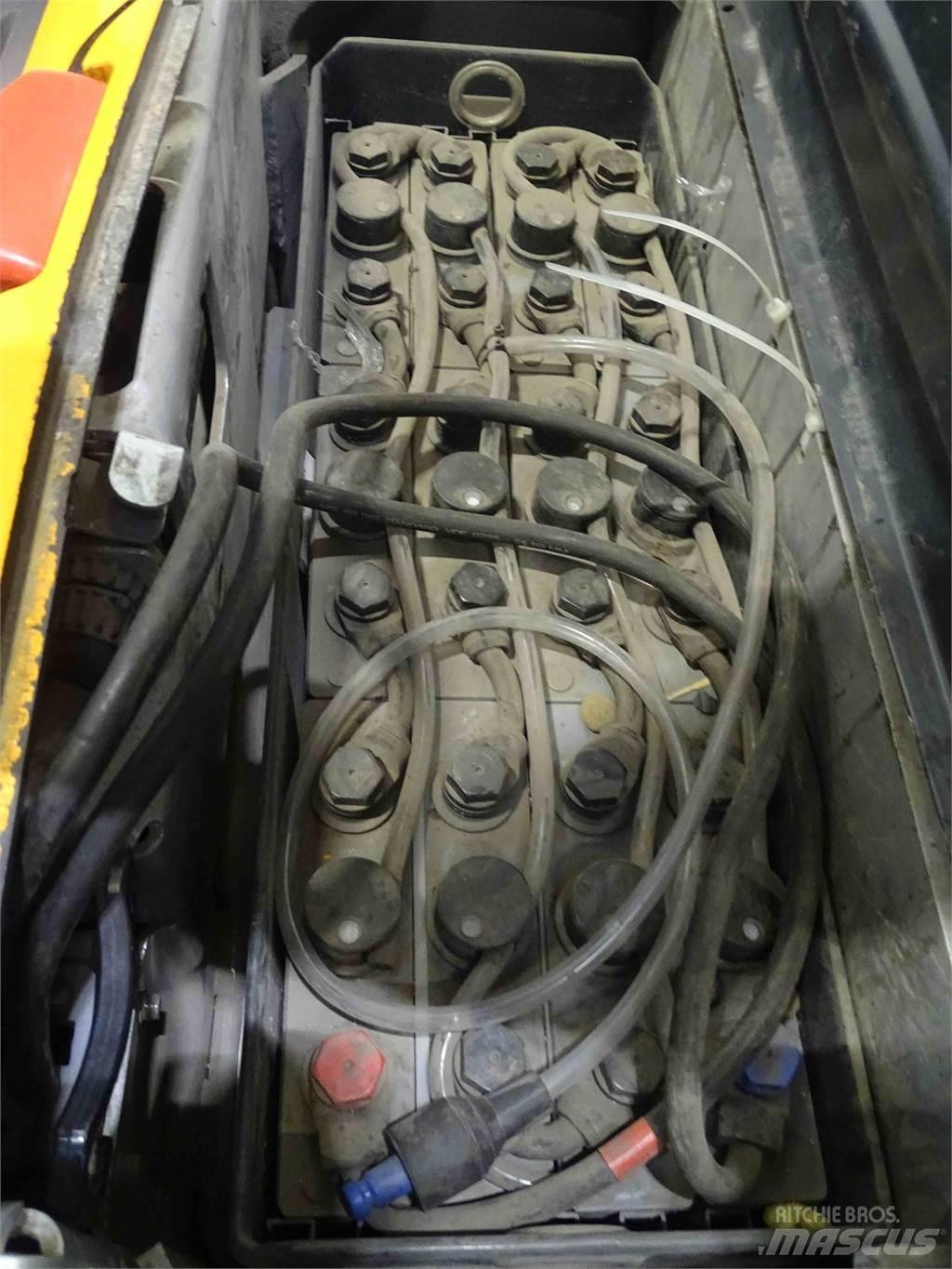 Still EXV14C Pedestrian stacker
