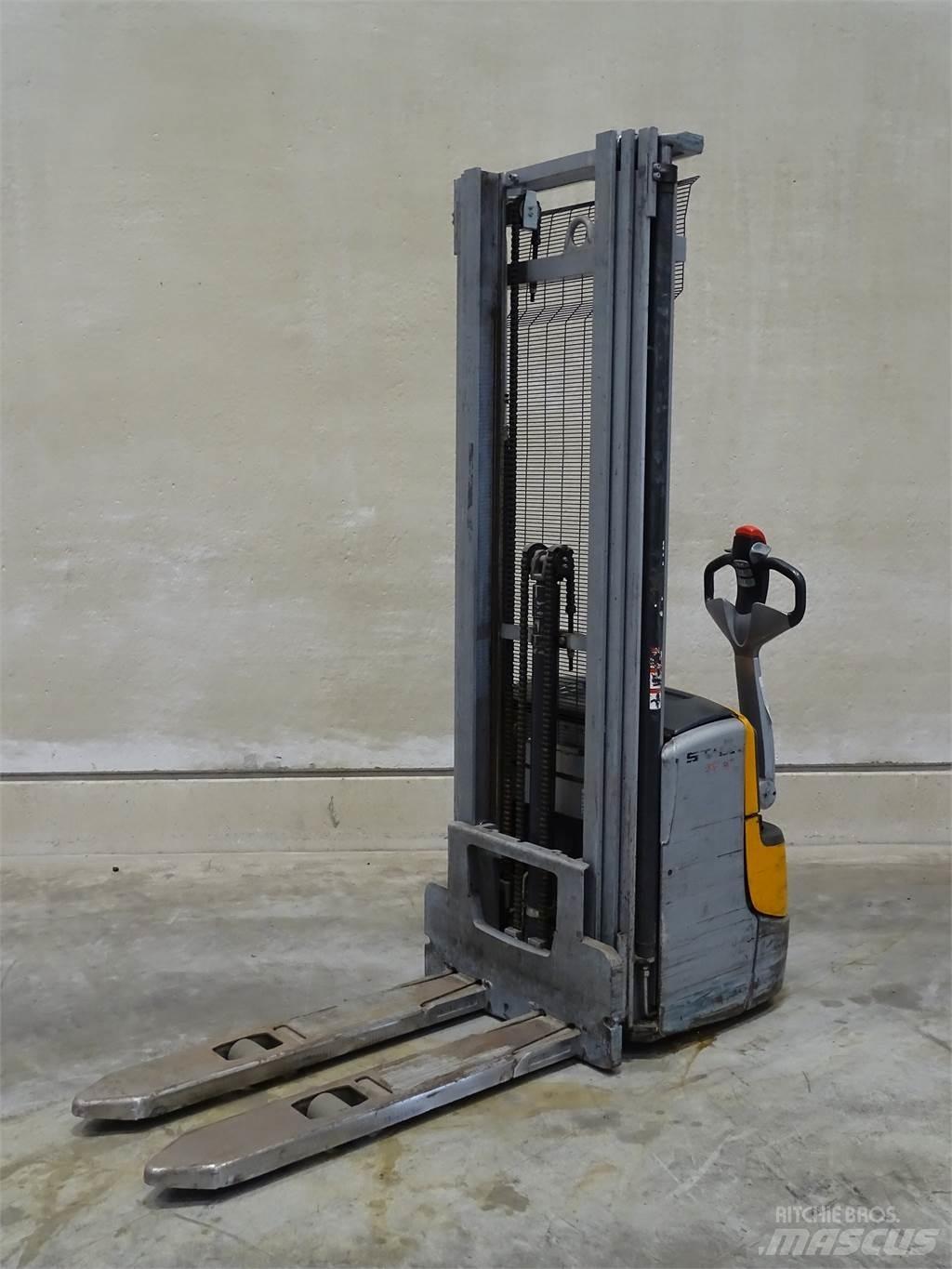 Still EXV14C Pedestrian stacker
