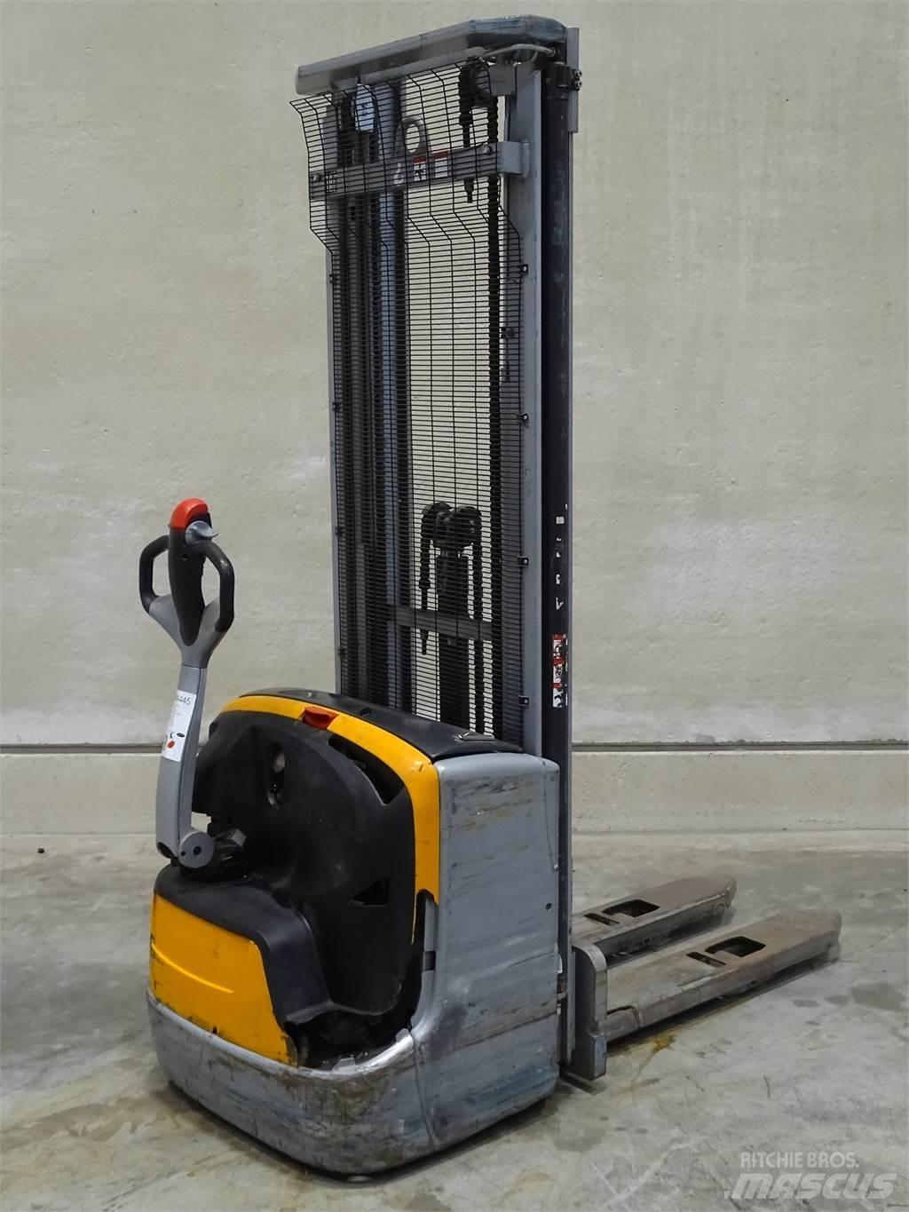 Still EXV14C Pedestrian stacker