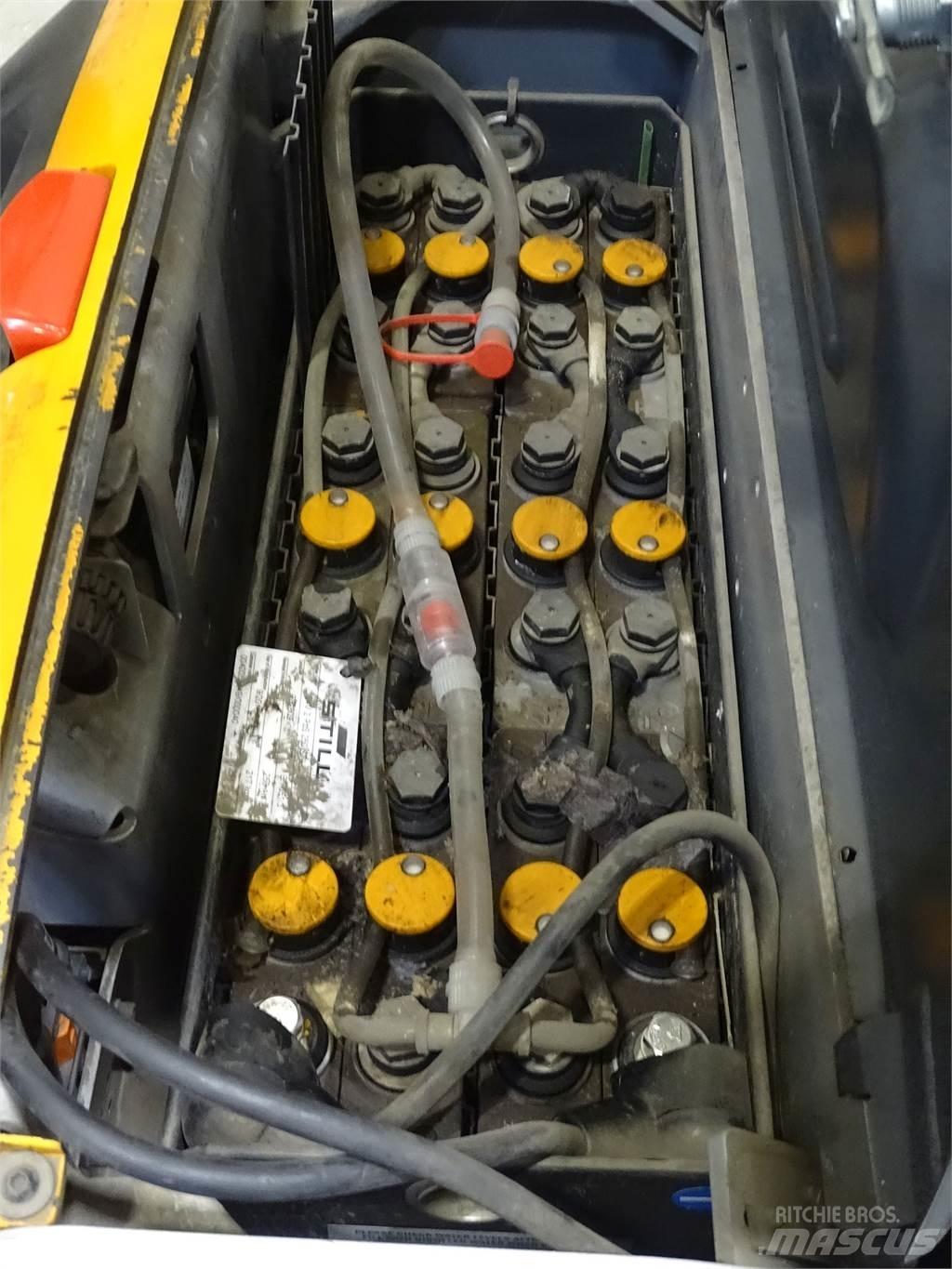 Still EXV14C Pedestrian stacker