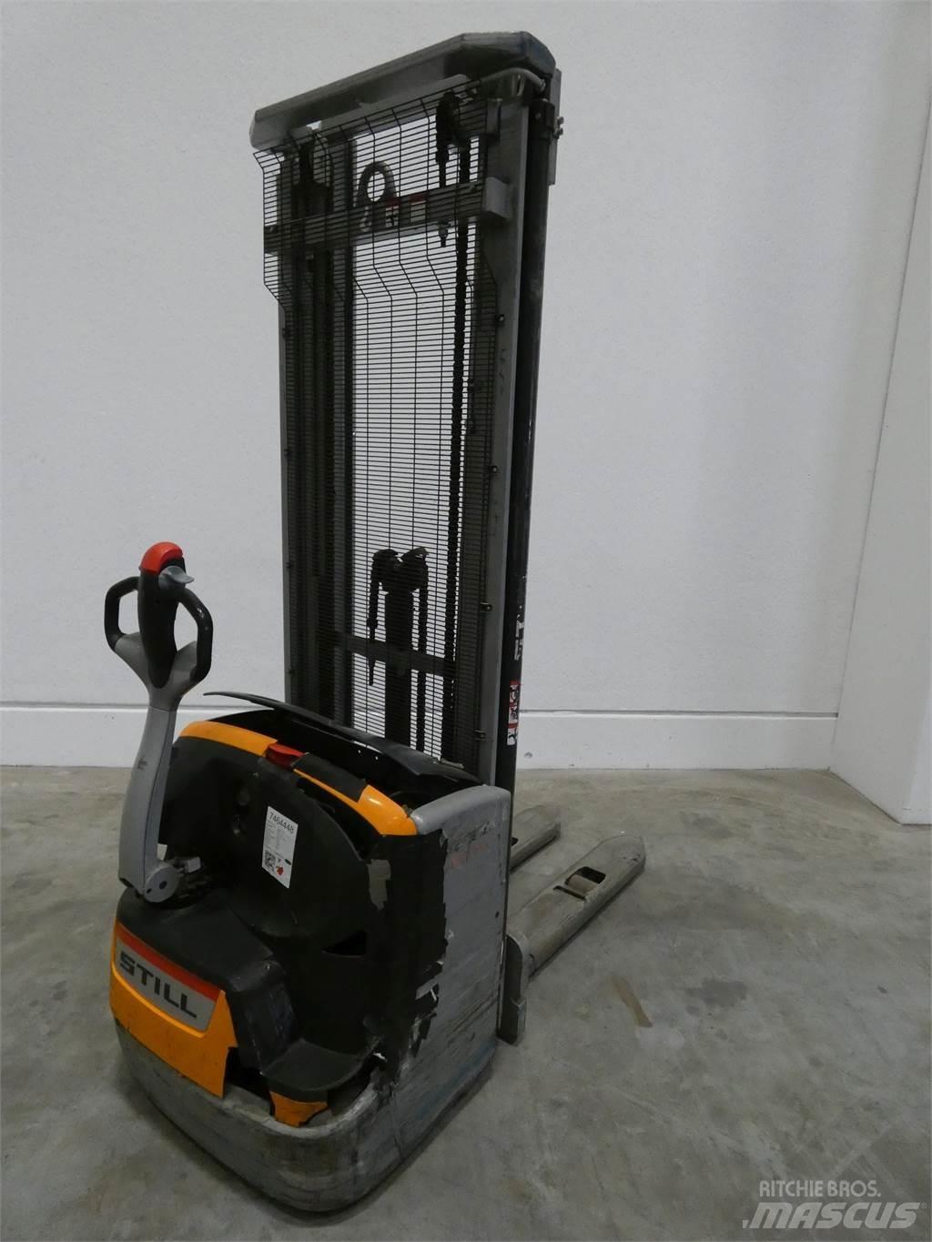 Still EXV14C Pedestrian stacker