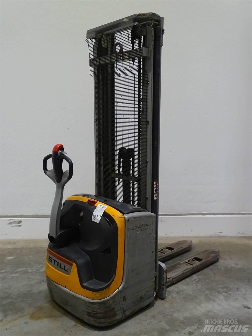 Still EXV14C Pedestrian stacker