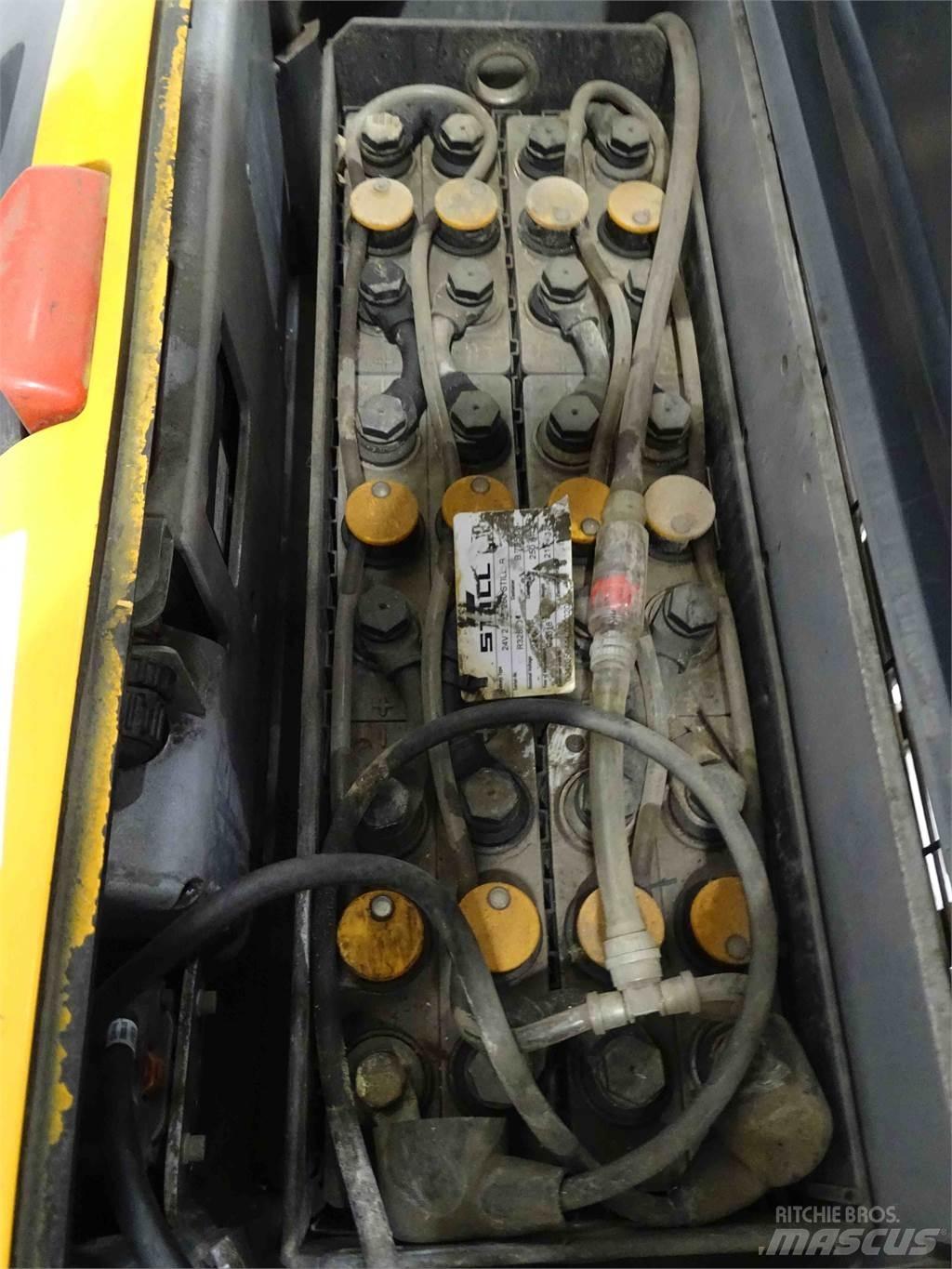 Still EXV14C Pedestrian stacker