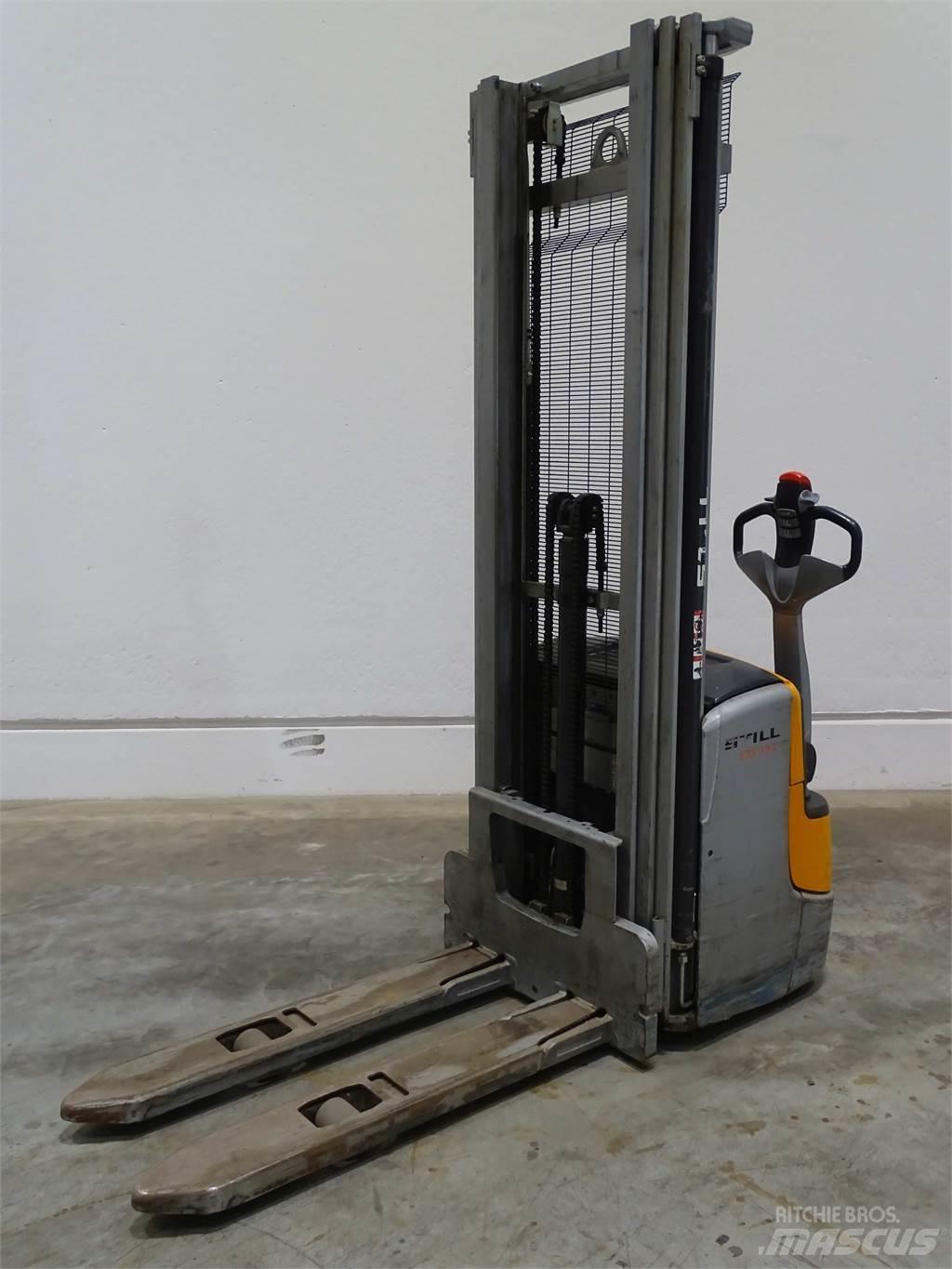 Still EXV14C Pedestrian stacker