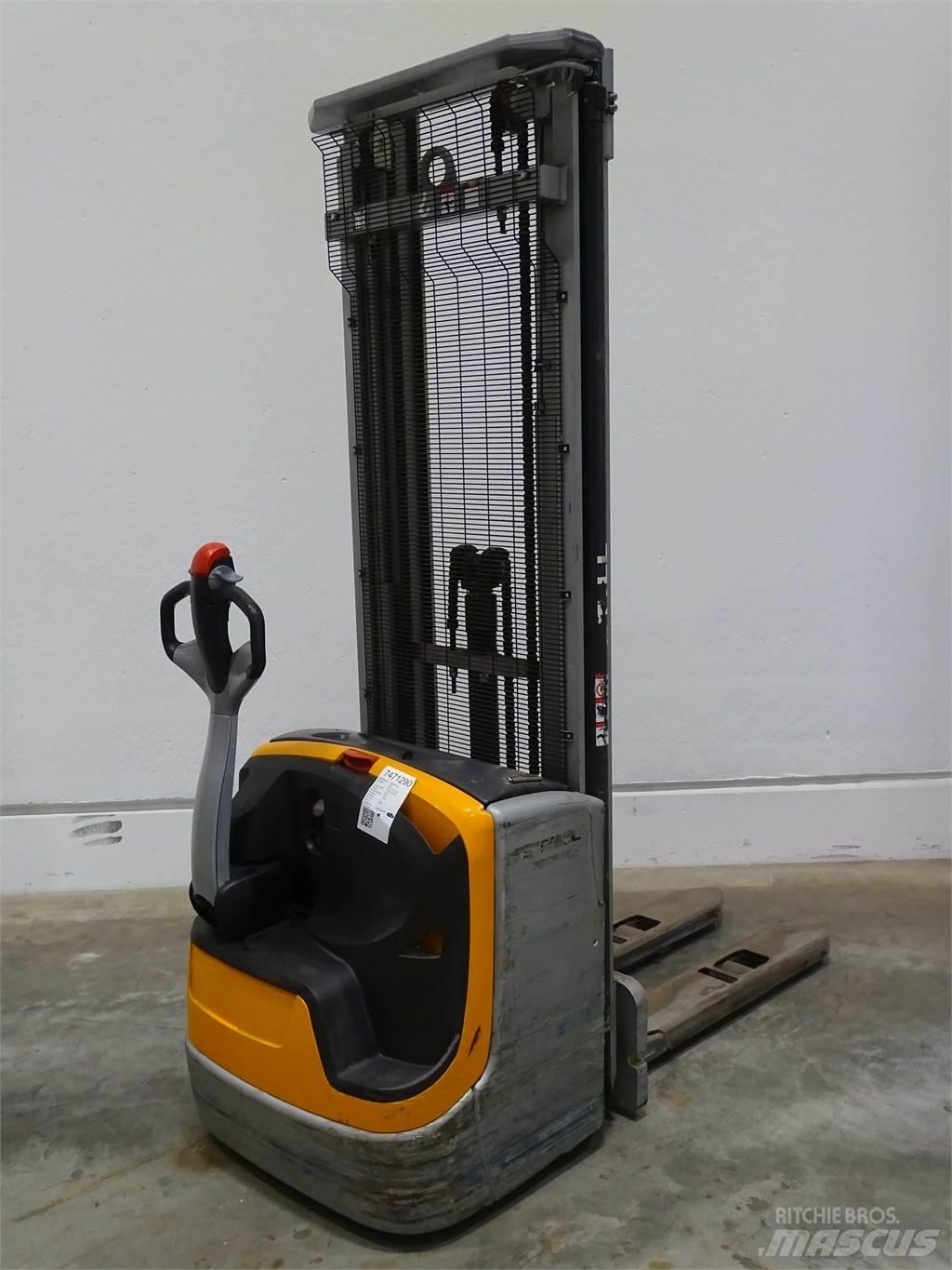 Still EXV14C Pedestrian stacker
