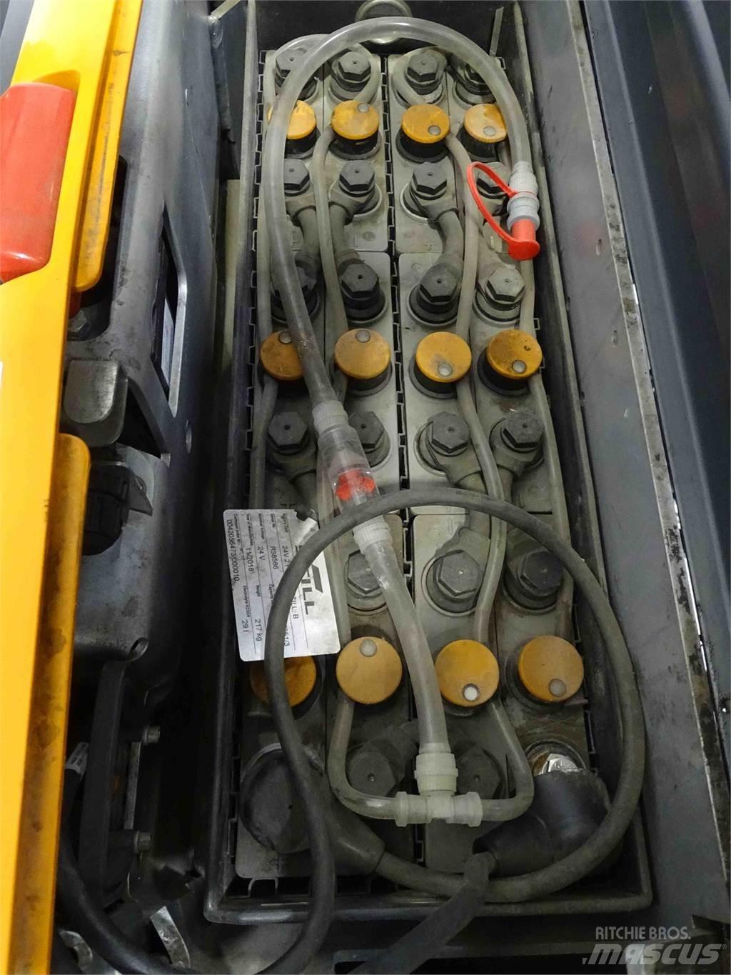 Still EXV14C Pedestrian stacker