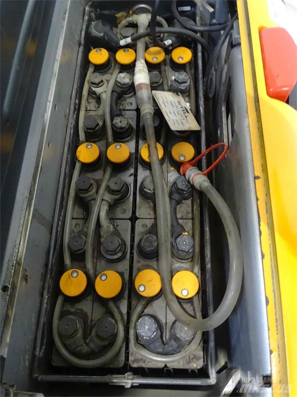 Still EXV14C Pedestrian stacker