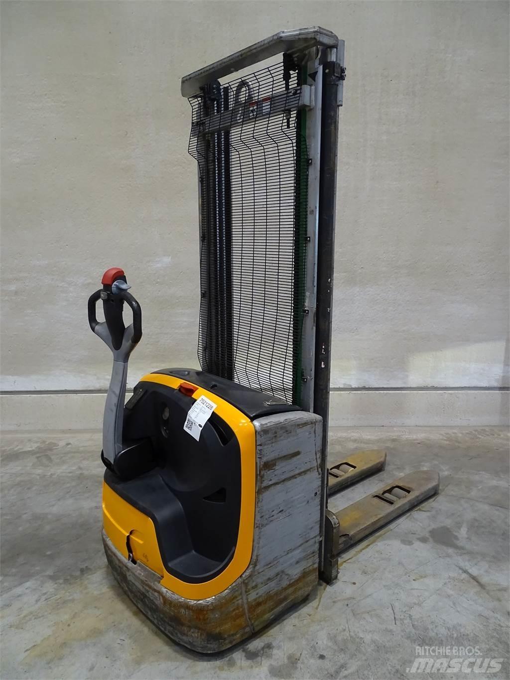 Still EXV14C Pedestrian stacker