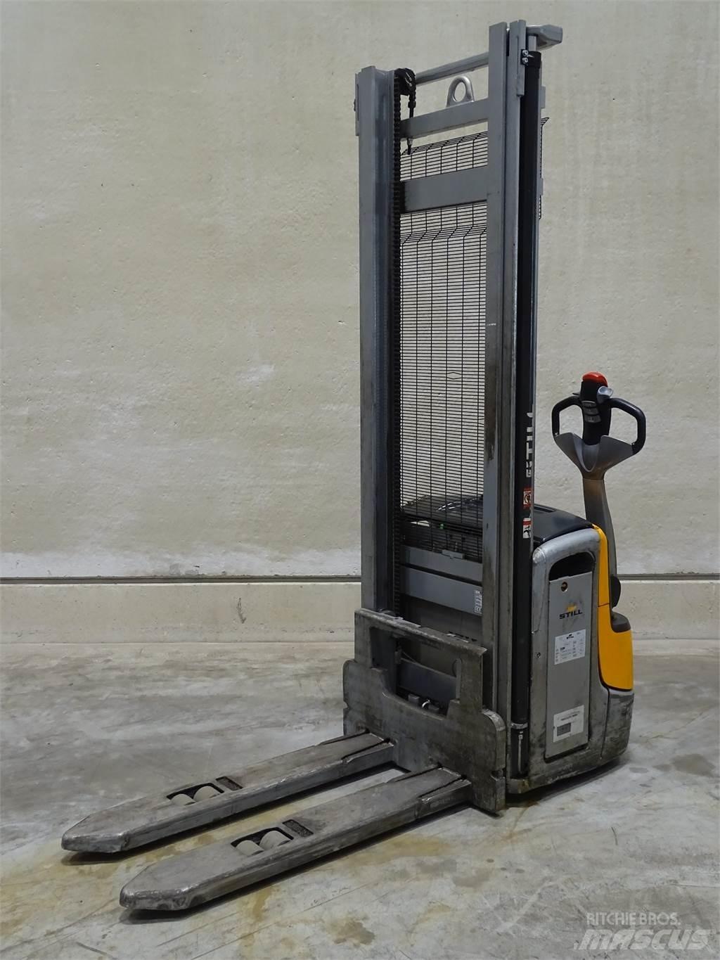 Still EXV14C Pedestrian stacker