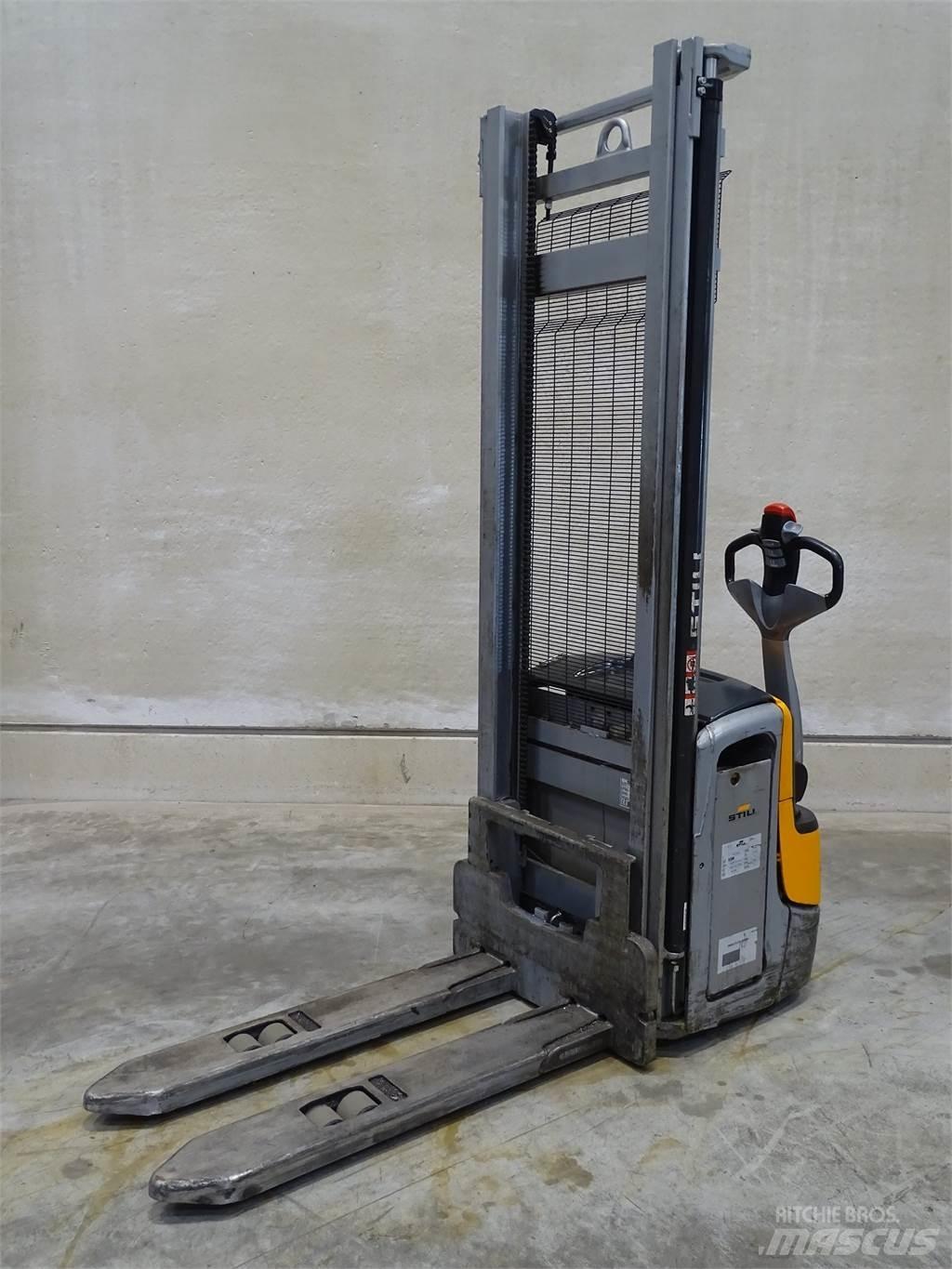Still EXV14C Pedestrian stacker