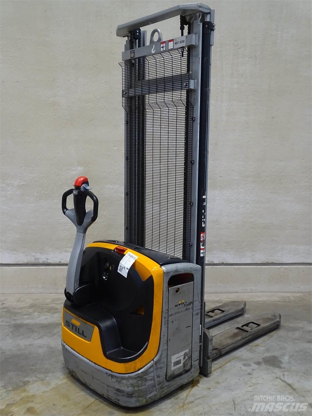 Still EXV14C Pedestrian stacker