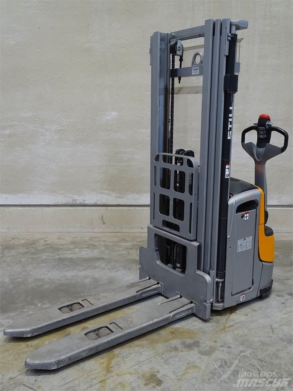 Still EXV14C Pedestrian stacker