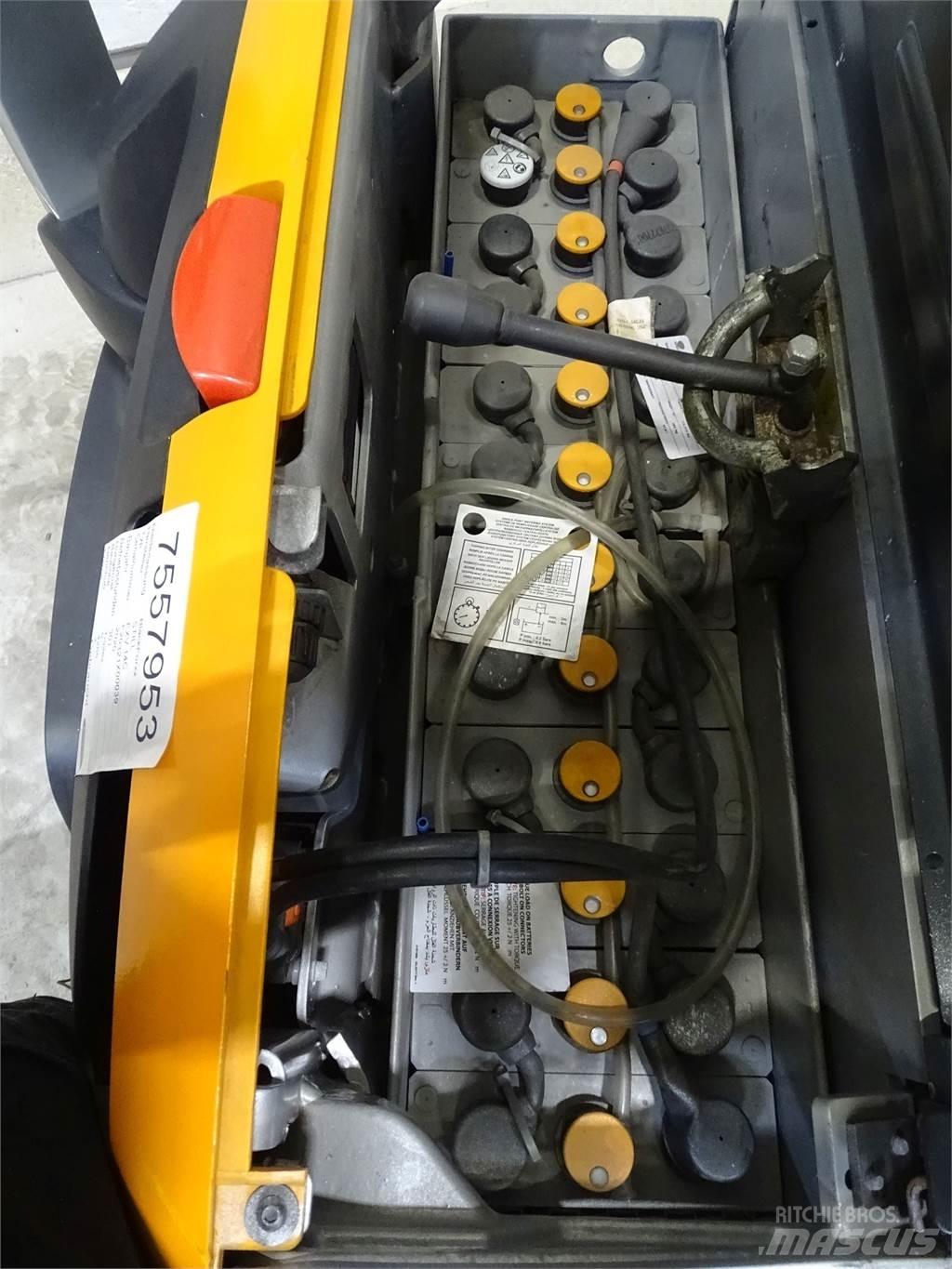 Still EXV14C Pedestrian stacker